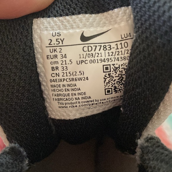 Like new Nike Shoes (all day play ) Size 2.5 y Court Borough Mid 2 for kids . - Picture 5 of 10